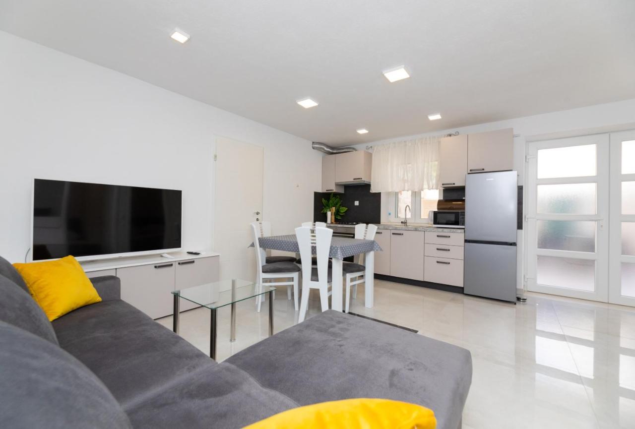 Apartmani Canaki Супетар Экстерьер фото