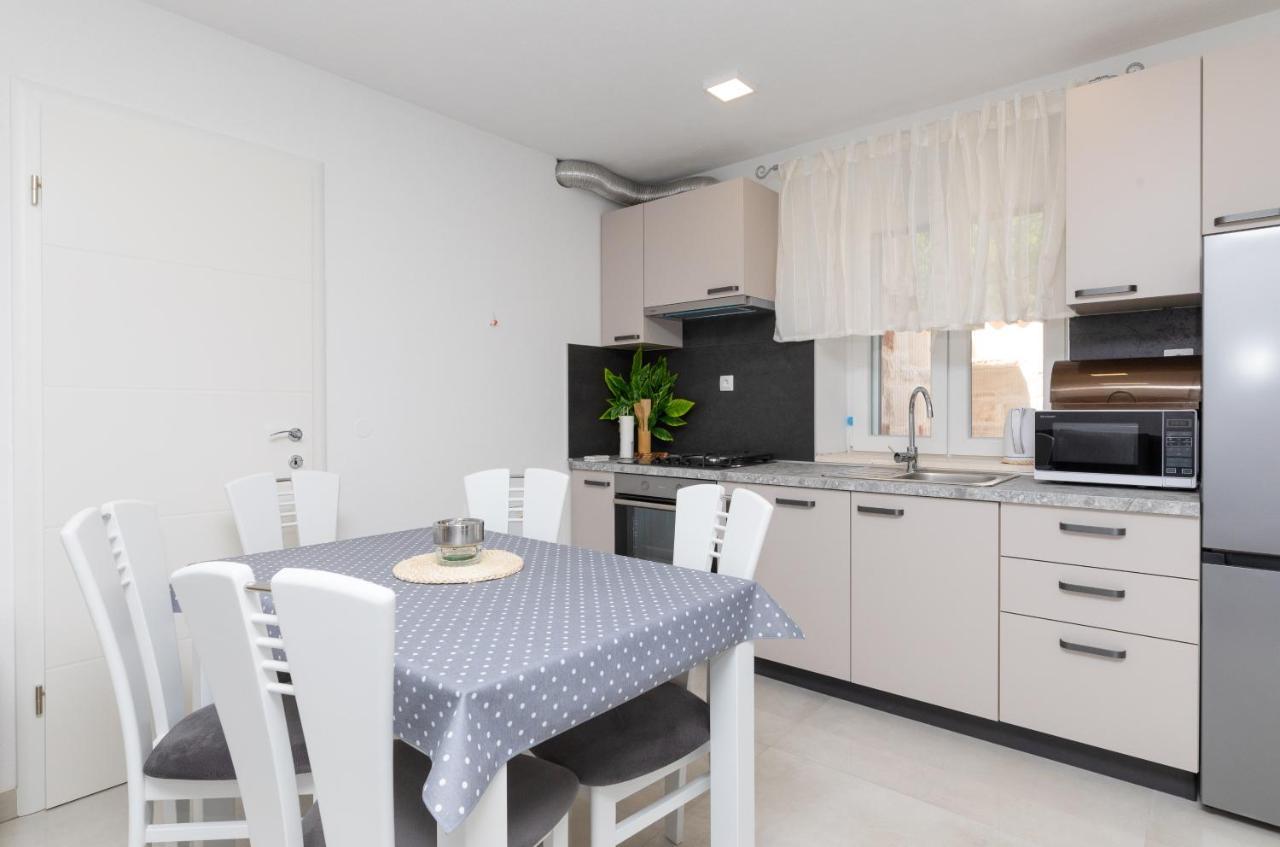 Apartmani Canaki Супетар Экстерьер фото