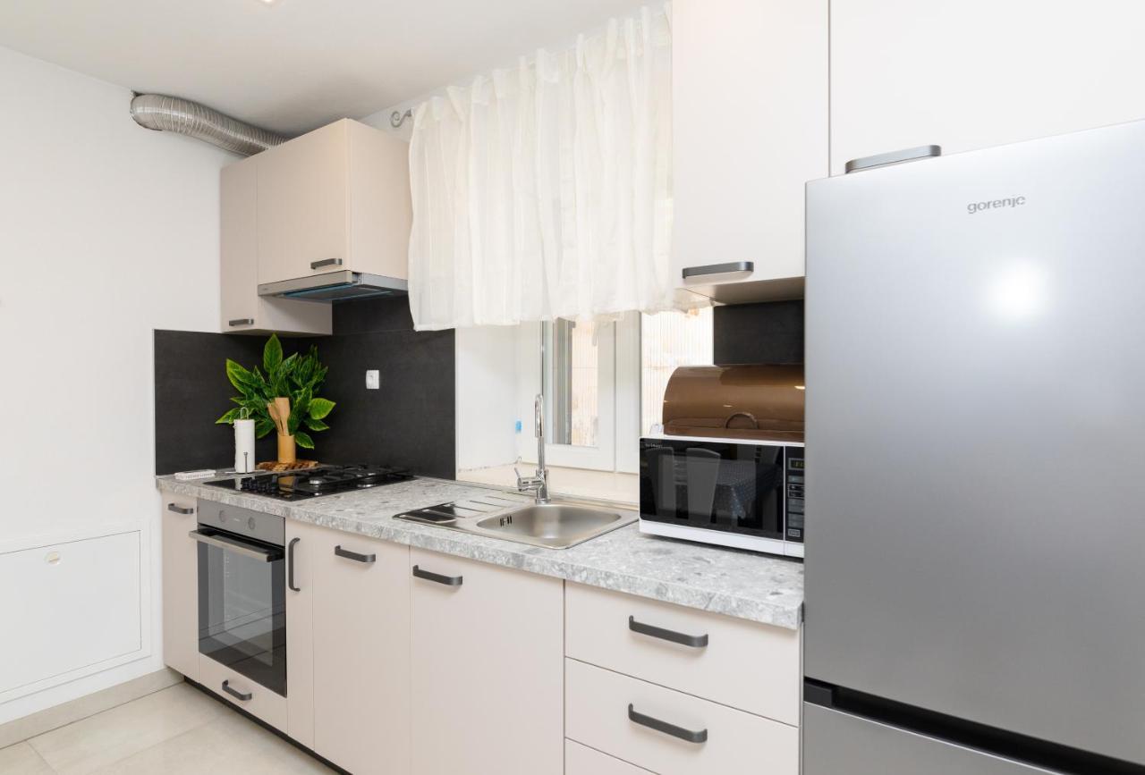 Apartmani Canaki Супетар Экстерьер фото