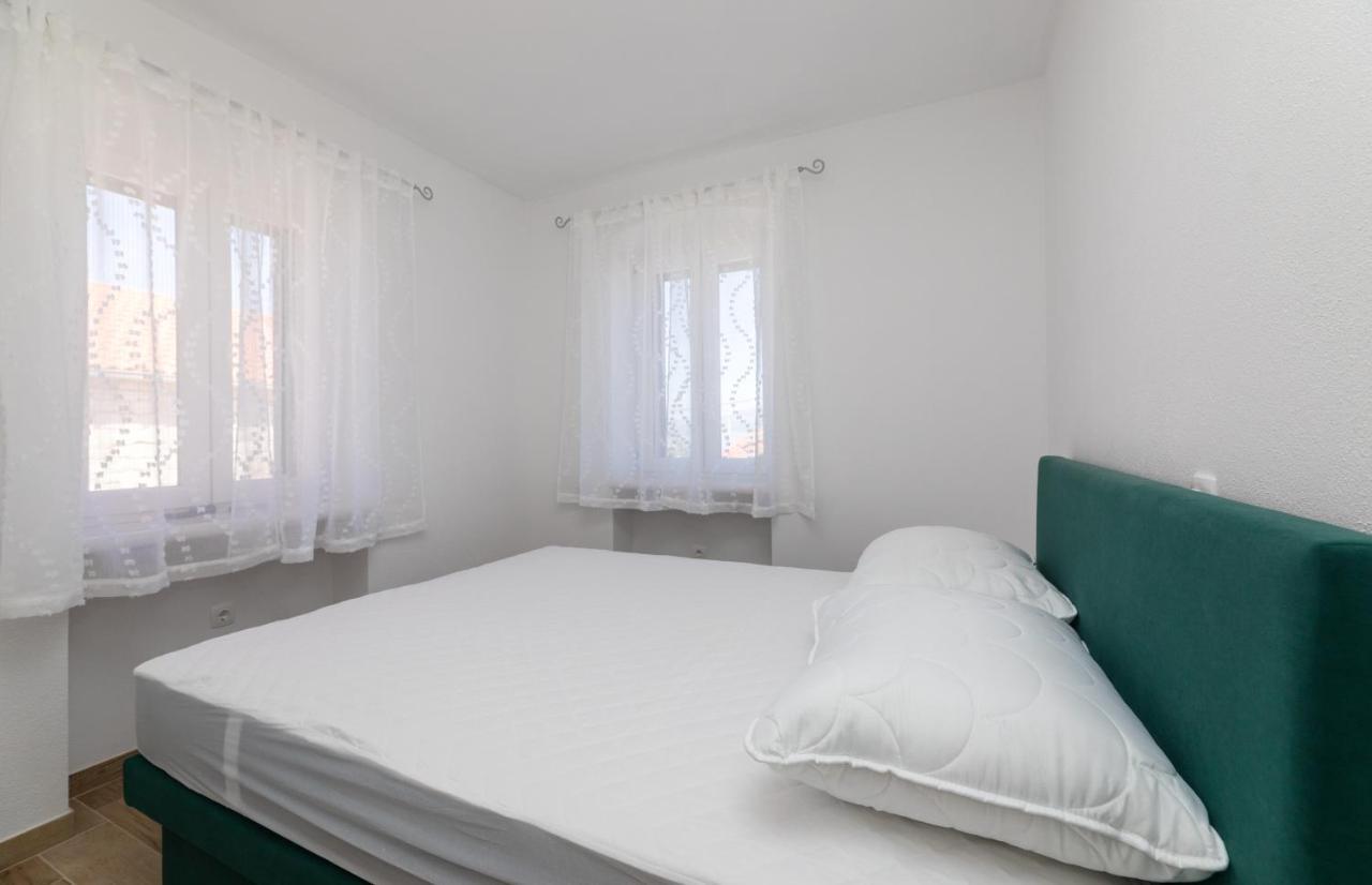 Apartmani Canaki Супетар Экстерьер фото