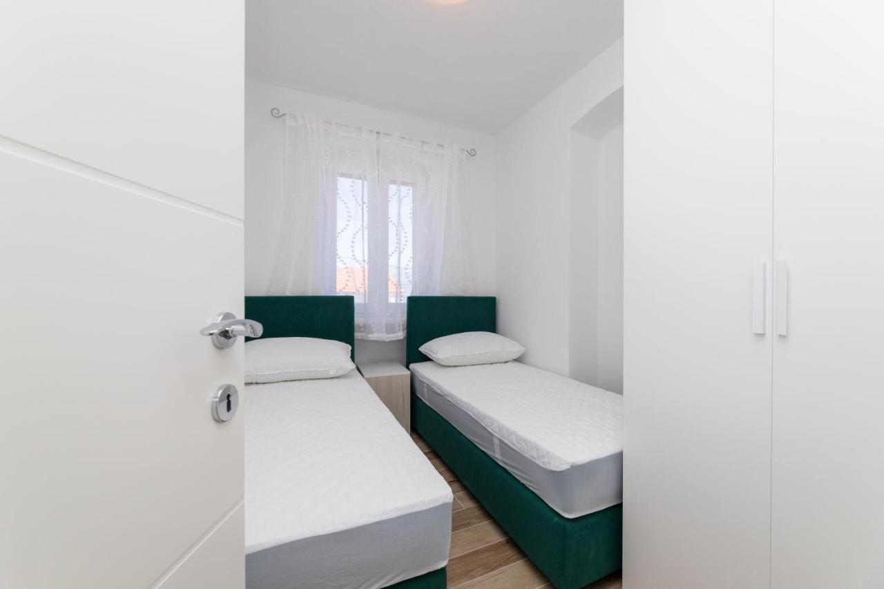 Apartmani Canaki Супетар Экстерьер фото